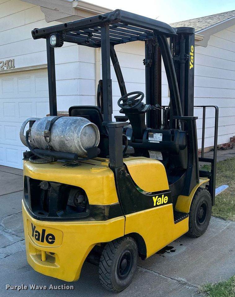 image for item IU9061 Yale GLP030VXNEAE090  forklift