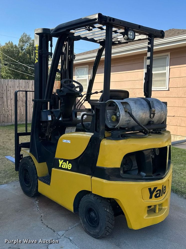 image for item IU9061 Yale GLP030VXNEAE090  forklift