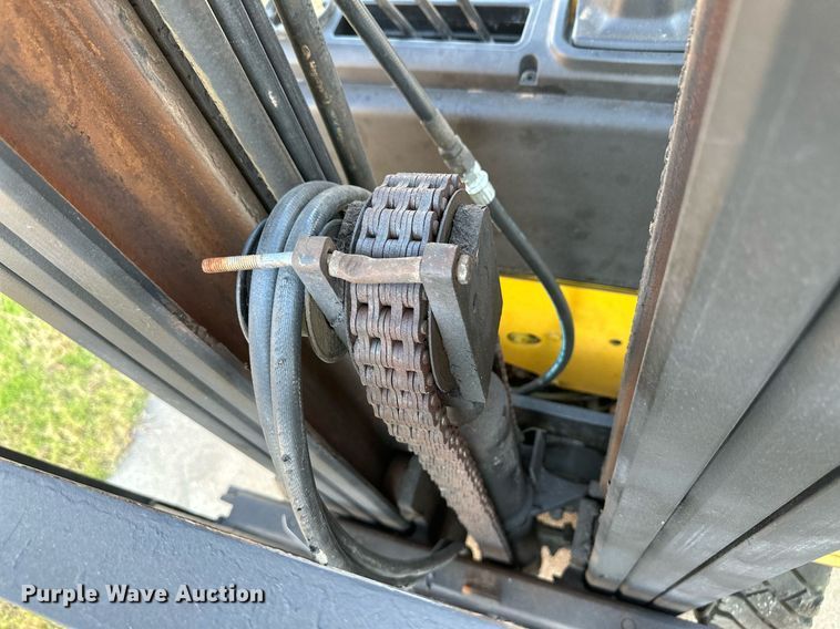 image for item IU9061 Yale GLP030VXNEAE090  forklift