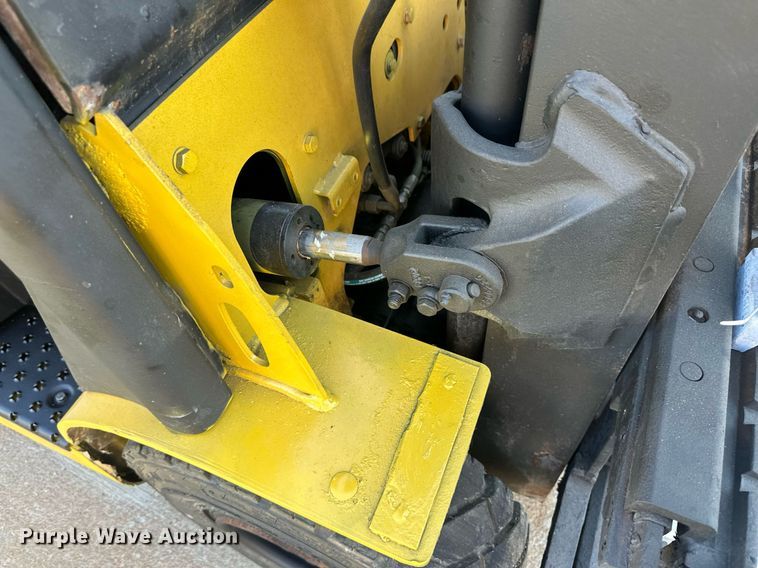 image for item IU9061 Yale GLP030VXNEAE090  forklift