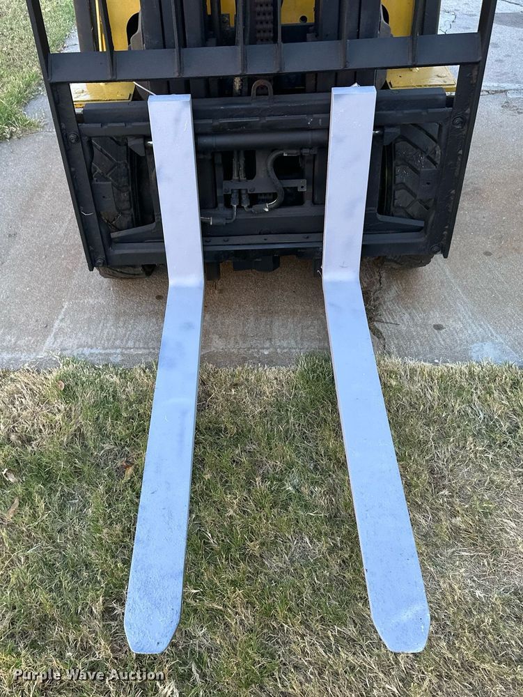 image for item IU9061 Yale GLP030VXNEAE090  forklift
