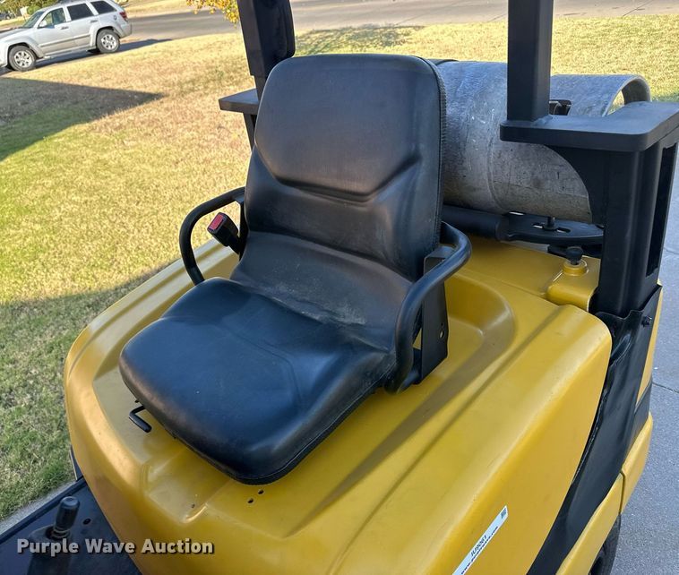 image for item IU9061 Yale GLP030VXNEAE090  forklift