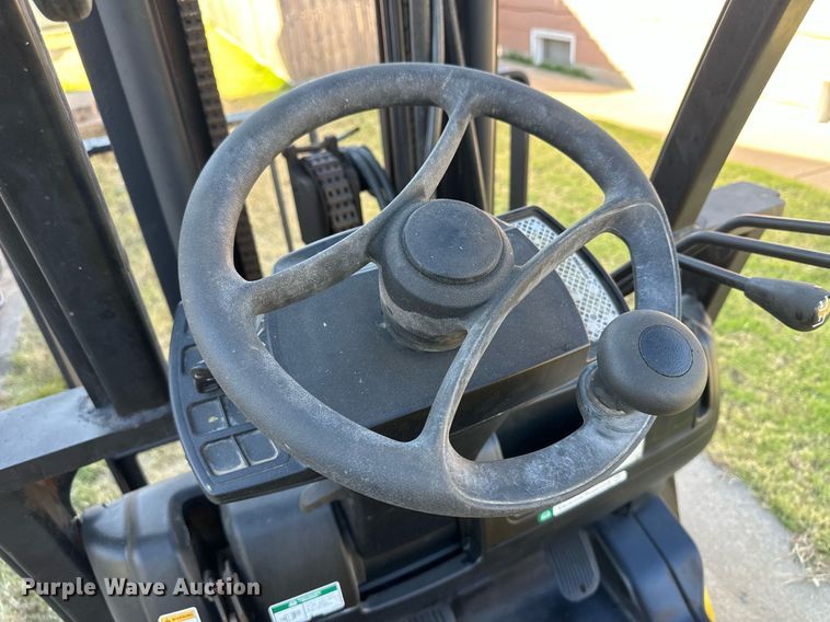 image for item IU9061 Yale GLP030VXNEAE090  forklift