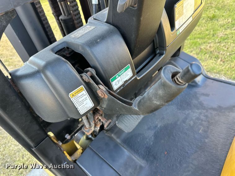 image for item IU9061 Yale GLP030VXNEAE090  forklift