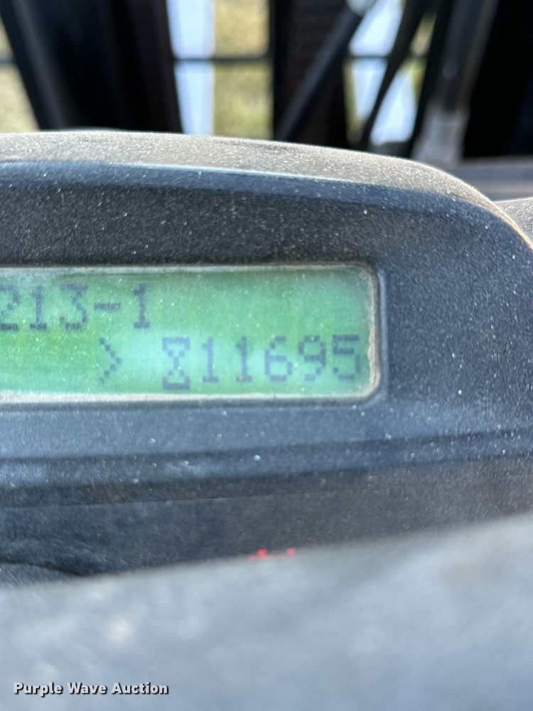 image for item IU9061 Yale GLP030VXNEAE090  forklift