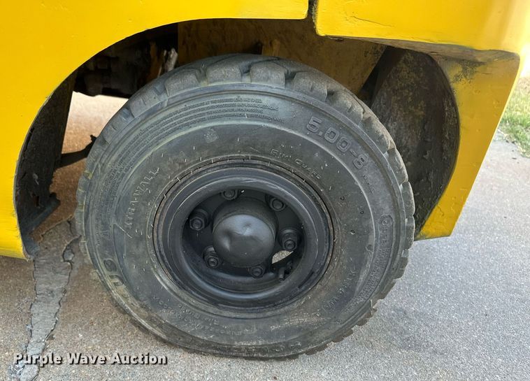 image for item IU9061 Yale GLP030VXNEAE090  forklift