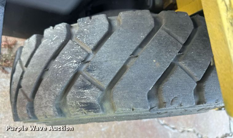 image for item IU9061 Yale GLP030VXNEAE090  forklift