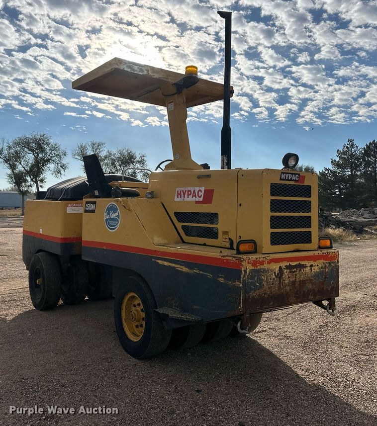 image for item IU9067 2001 Hypac C530AH  pneumatic roller