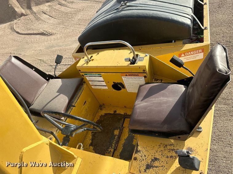 image for item IU9067 2001 Hypac C530AH  pneumatic roller