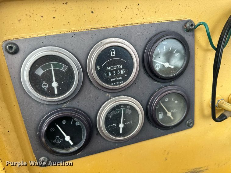 image for item IU9067 2001 Hypac C530AH  pneumatic roller