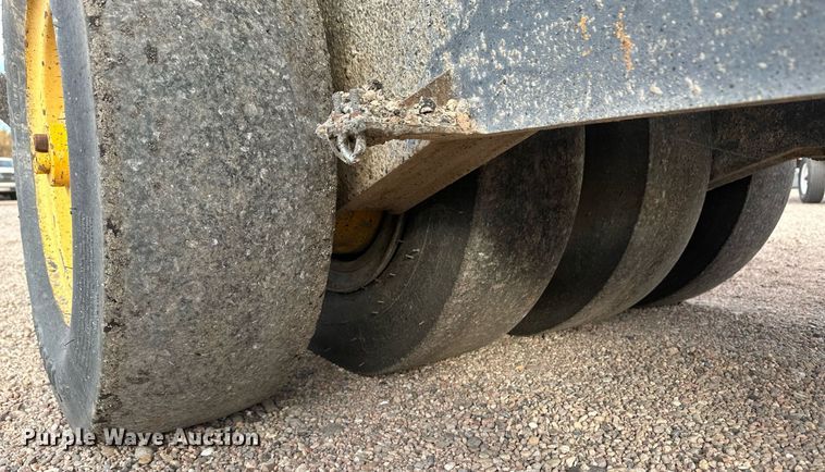 image for item IU9067 2001 Hypac C530AH  pneumatic roller