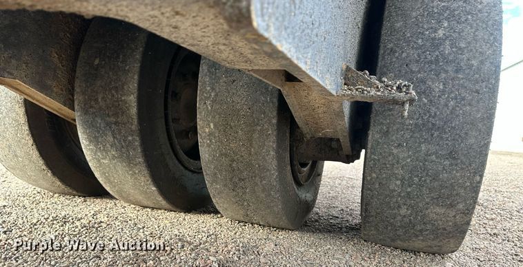 image for item IU9067 2001 Hypac C530AH  pneumatic roller