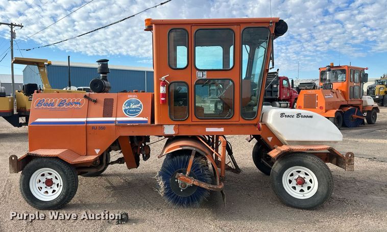 image for item IU9068 Broce RJ350  broom