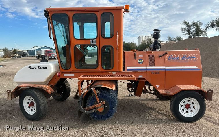 image for item IU9068 Broce RJ350  broom