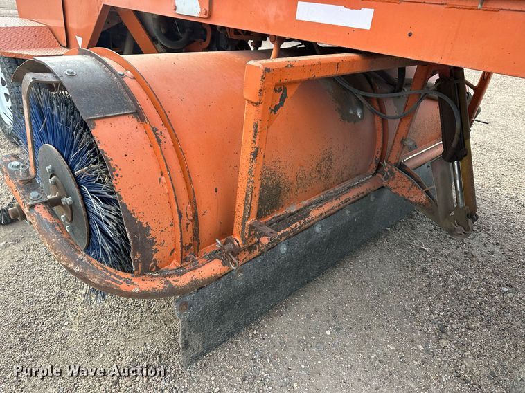 image for item IU9068 Broce RJ350  broom