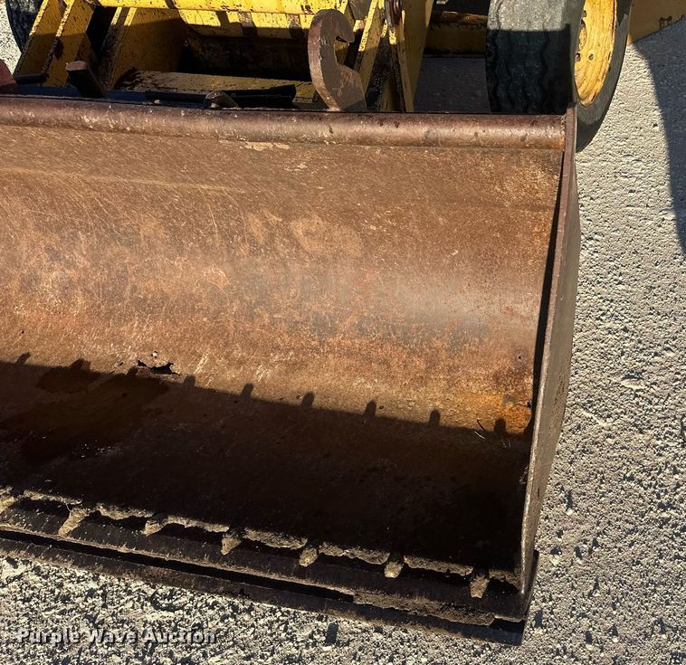 image for item IU9092 1993 Ford New Holland 555D  backhoe