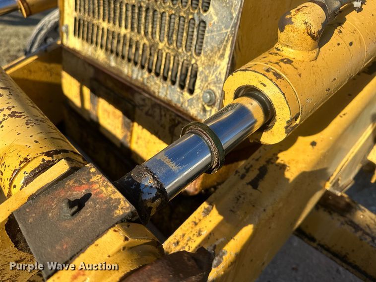 image for item IU9092 1993 Ford New Holland 555D  backhoe