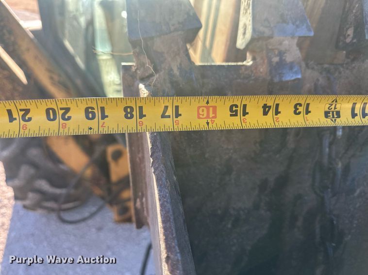 image for item IU9092 1993 Ford New Holland 555D  backhoe