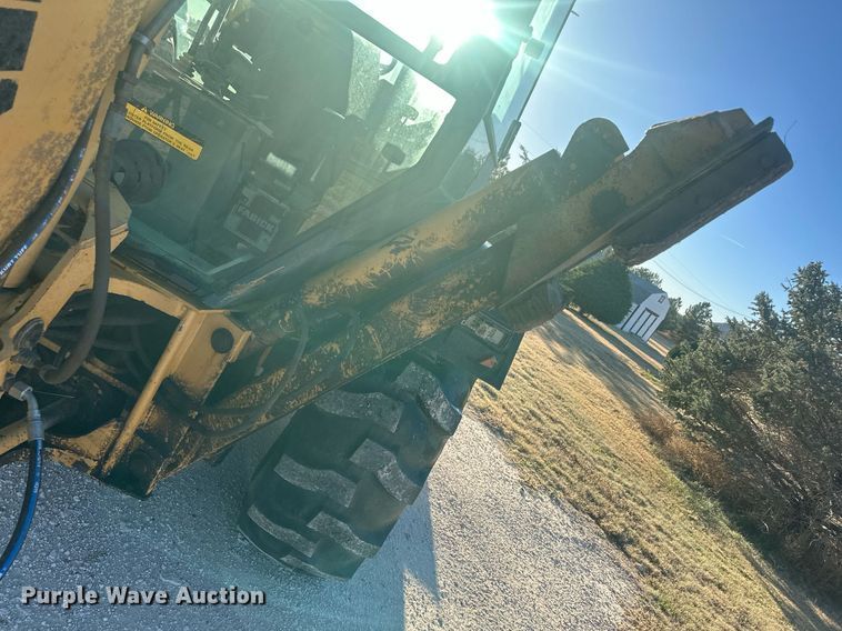 image for item IU9092 1993 Ford New Holland 555D  backhoe