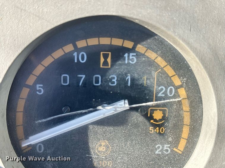 image for item IU9092 1993 Ford New Holland 555D  backhoe