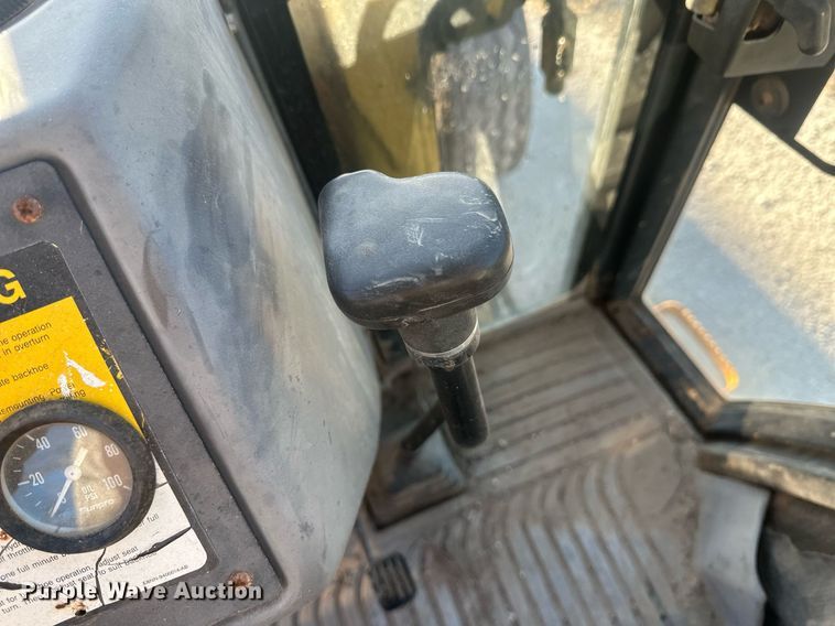 image for item IU9092 1993 Ford New Holland 555D  backhoe