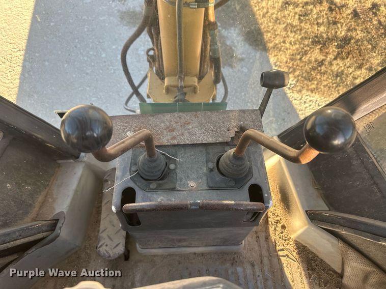 image for item IU9092 1993 Ford New Holland 555D  backhoe