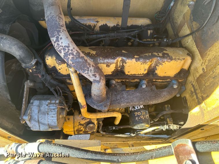 image for item IU9092 1993 Ford New Holland 555D  backhoe