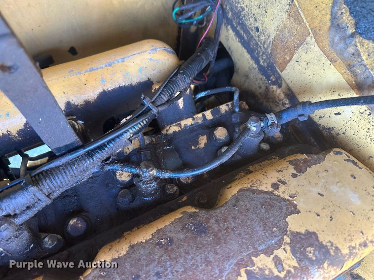 image for item IU9092 1993 Ford New Holland 555D  backhoe