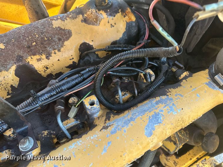 image for item IU9092 1993 Ford New Holland 555D  backhoe
