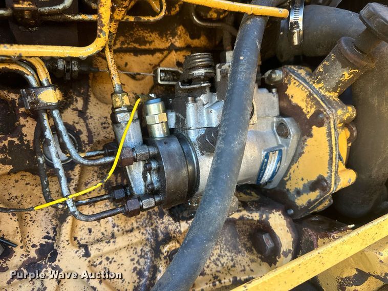 image for item IU9092 1993 Ford New Holland 555D  backhoe