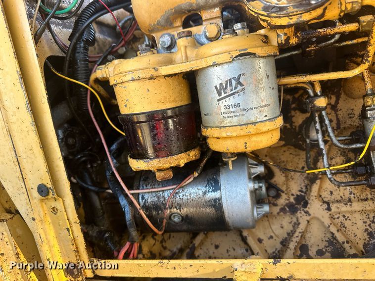 image for item IU9092 1993 Ford New Holland 555D  backhoe