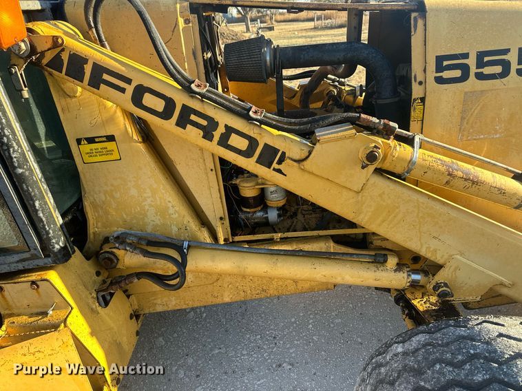 image for item IU9092 1993 Ford New Holland 555D  backhoe