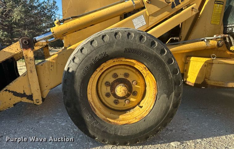 image for item IU9092 1993 Ford New Holland 555D  backhoe