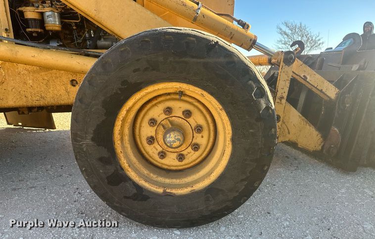 image for item IU9092 1993 Ford New Holland 555D  backhoe