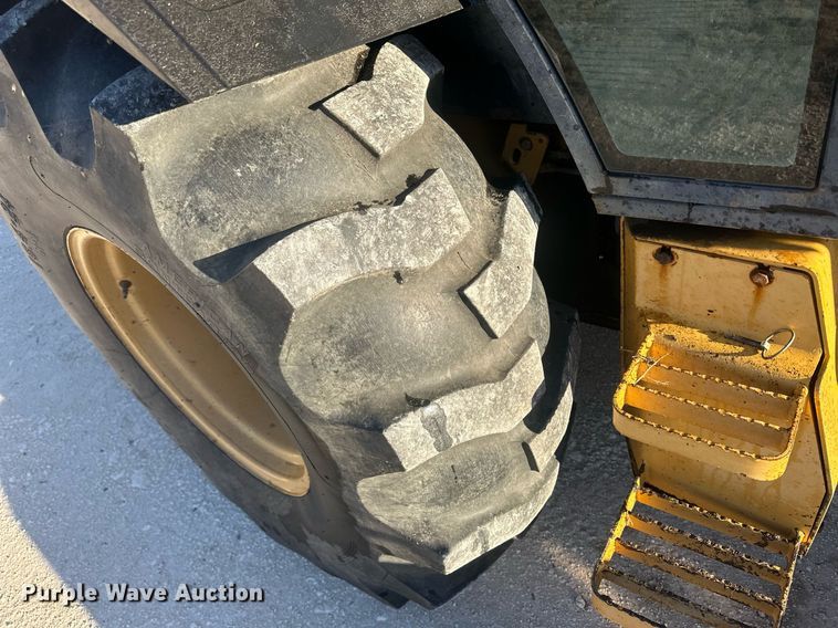 image for item IU9092 1993 Ford New Holland 555D  backhoe