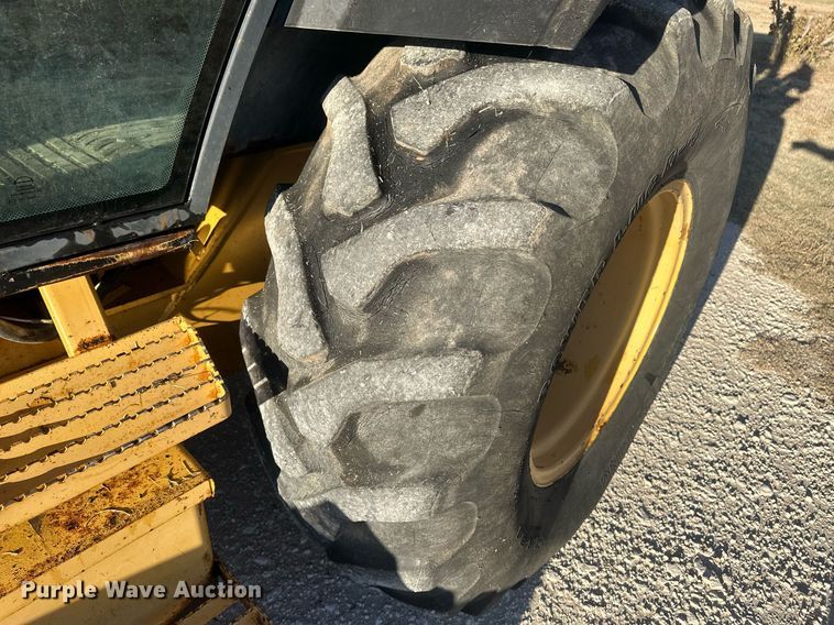 image for item IU9092 1993 Ford New Holland 555D  backhoe