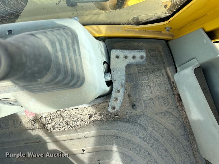 image for item IU9099 2003 Komatsu WB150AWS  backhoe