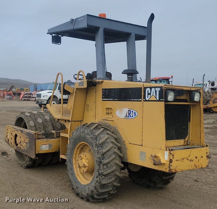 image for item JG9617 1998 Caterpillar CP-433C  single drum vibratory roller