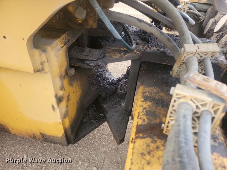 image for item JG9617 1998 Caterpillar CP-433C  single drum vibratory roller