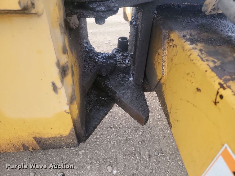 image for item JG9617 1998 Caterpillar CP-433C  single drum vibratory roller