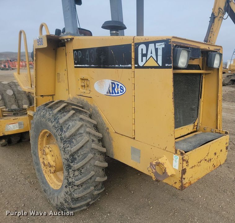 image for item JG9617 1998 Caterpillar CP-433C  single drum vibratory roller