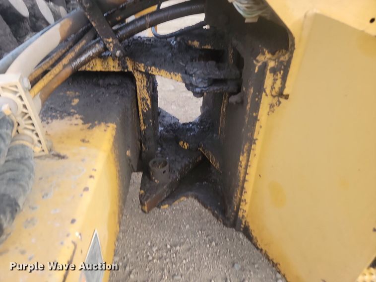 image for item JG9617 1998 Caterpillar CP-433C  single drum vibratory roller