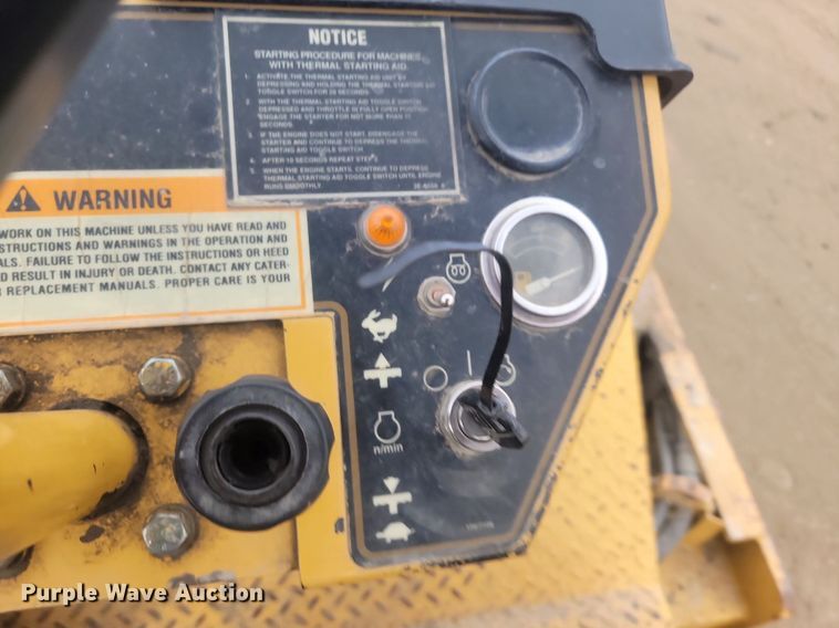 image for item JG9617 1998 Caterpillar CP-433C  single drum vibratory roller