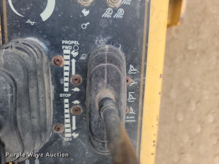 image for item JG9617 1998 Caterpillar CP-433C  single drum vibratory roller