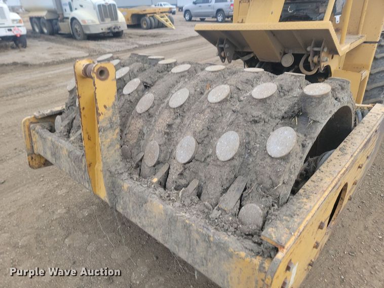 image for item JG9617 1998 Caterpillar CP-433C  single drum vibratory roller