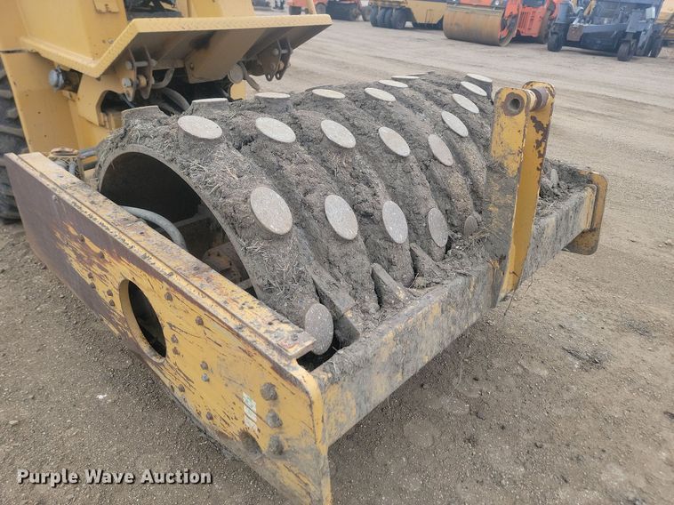 image for item JG9617 1998 Caterpillar CP-433C  single drum vibratory roller