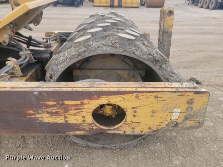 image for item JG9617 1998 Caterpillar CP-433C  single drum vibratory roller