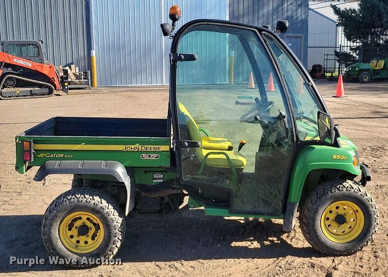 image for item JG9619 John Deere Gator XUV 850D  utility vehicle