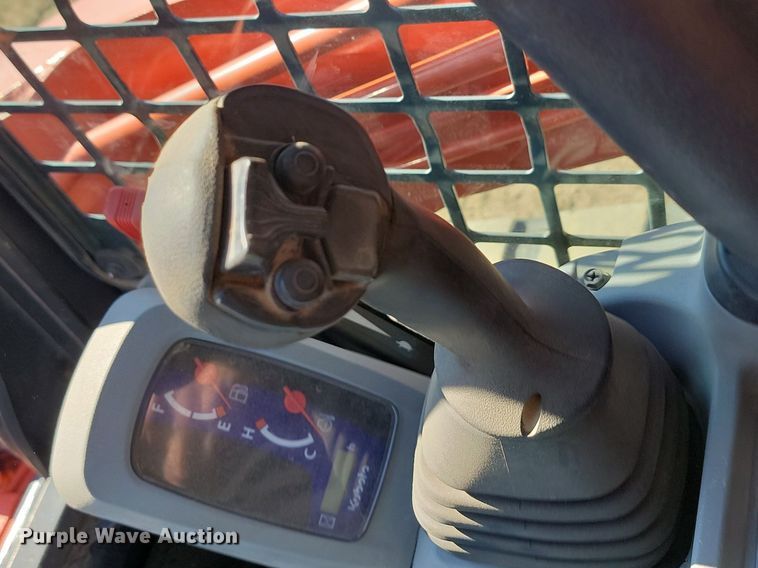 image for item JG9621 Kubota SVL 75-2  tracked skid steer loader