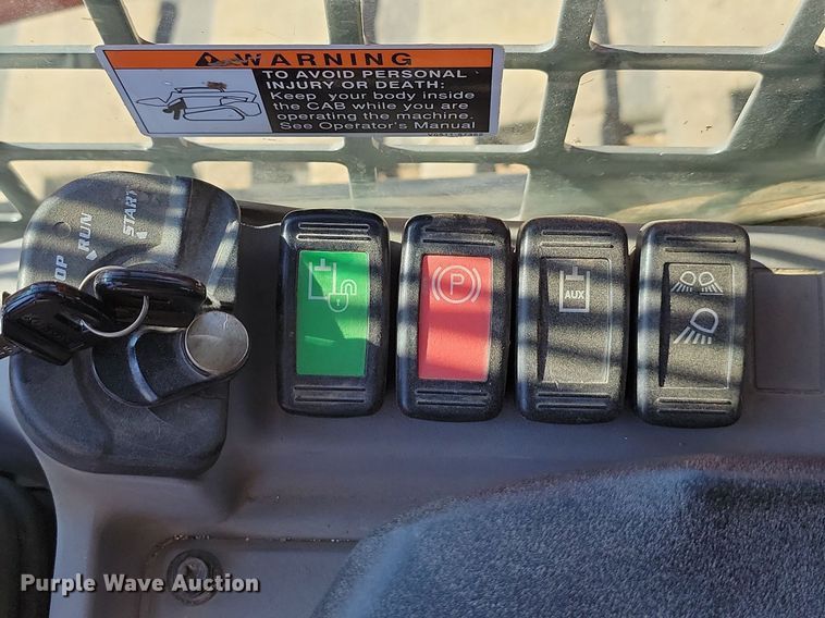 image for item JG9621 Kubota SVL 75-2  tracked skid steer loader